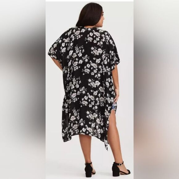 Torrid Black and White Gauze Duster Floral Kimono - Picture 3 of 8